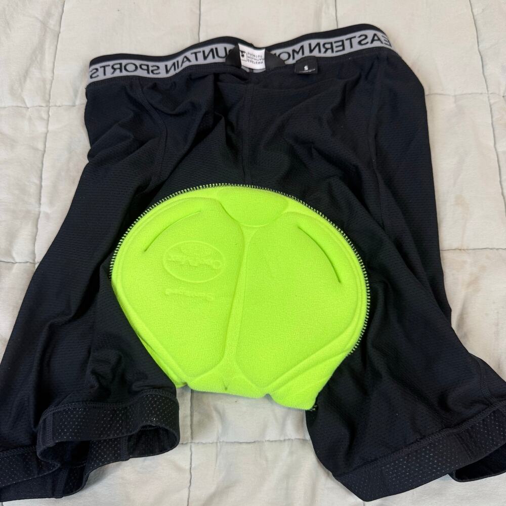 Eastern Mountain Sports EMS Bike Cycling Shorts Padded Liner Black Green S Small - Picture 4 of 8